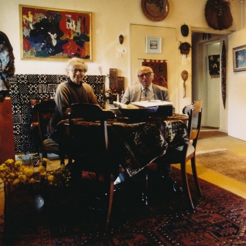 Maarten en Reina van Bommel van Dam, interieurfoto bungalow Deken van Oppensingel, 1990