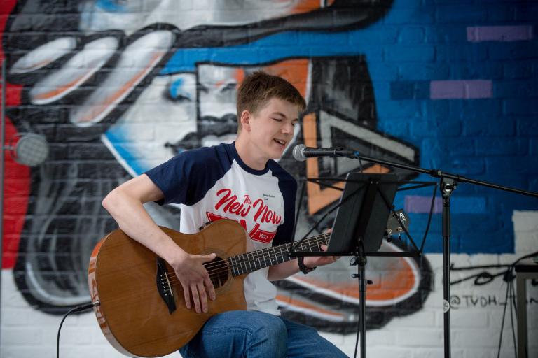 Muzikaal optreden door Berny Cockx