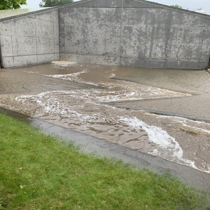 Wateroverlast kunstpaviljoen Hedge House Kasteel Wijlre, Foto Limburgs depot